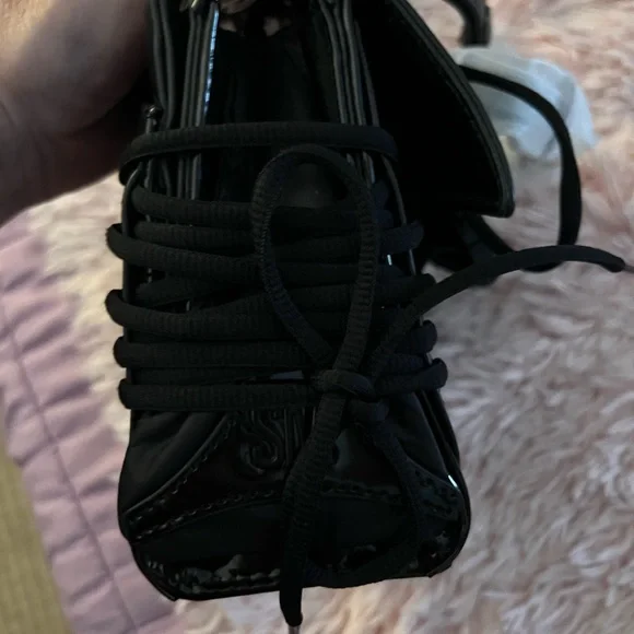 Steve Madden Glossy Black
Steve Madden Diego shoulder bag with top handle - Picture 6 of 12